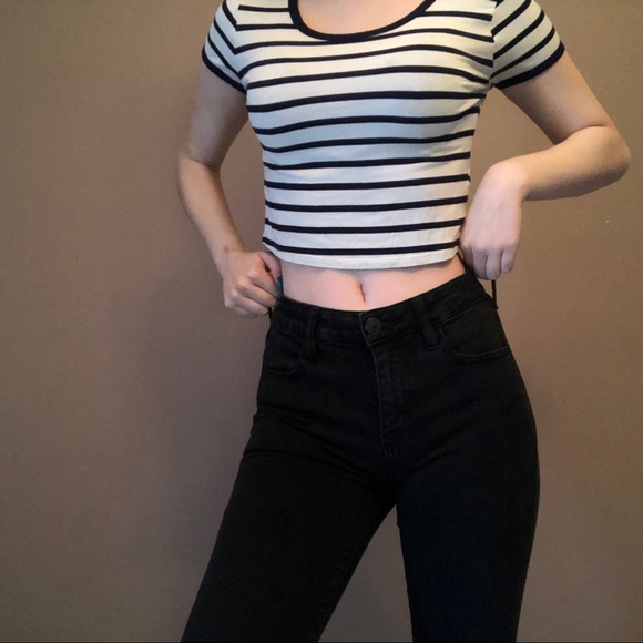 Striped Crop Top - Picture 3 of 6